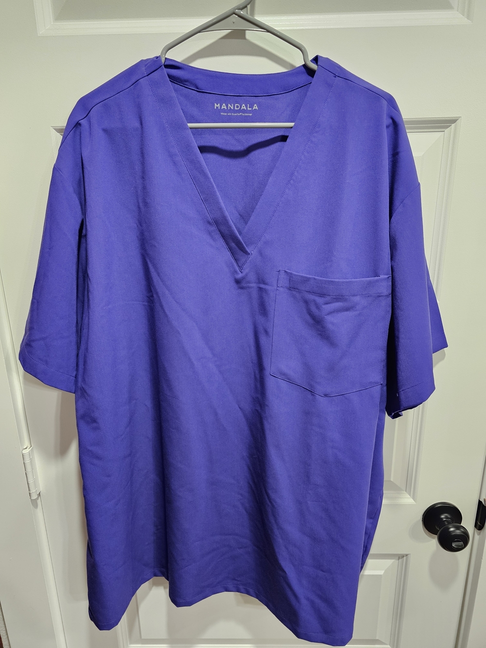 Men's Short-Sleeve V-Neck Pocket Scrub Shirt — Purple